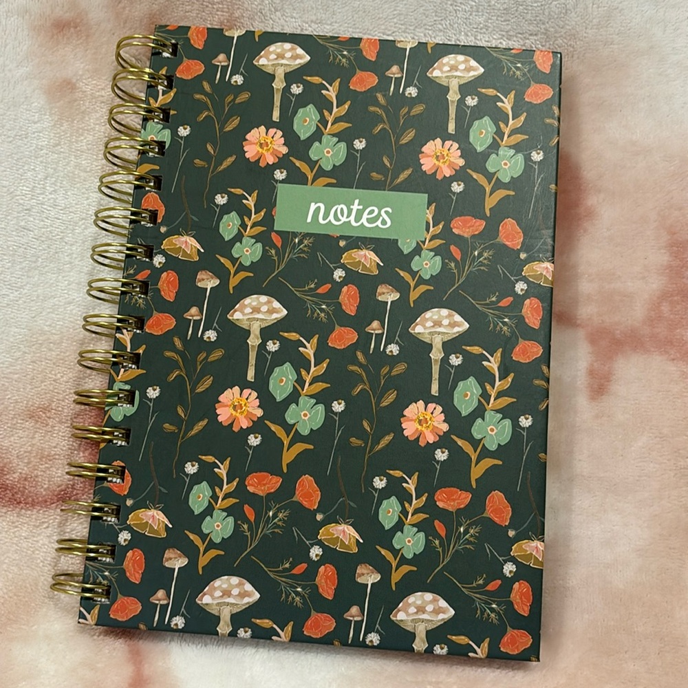 Mushroom Flower Meadow Writers Journal Notebook Graphique 160 pages NWT AQuigley